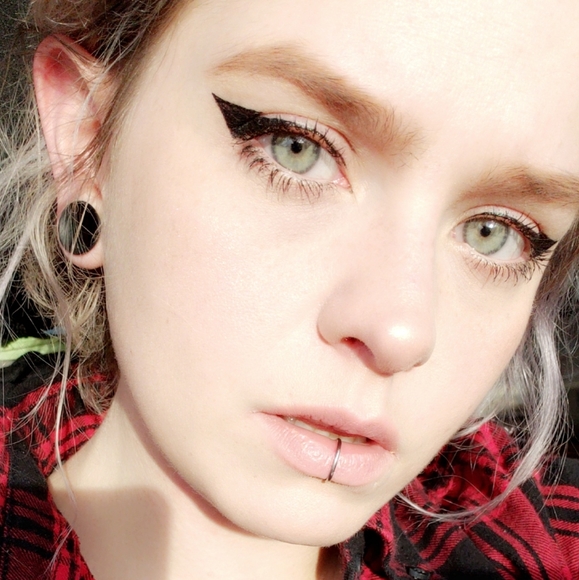 Meet your Posher, Davina - Picture 2 of 4